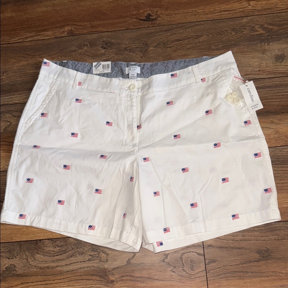 Crown & Ivy White Bermuda Shorts Flamingo Print